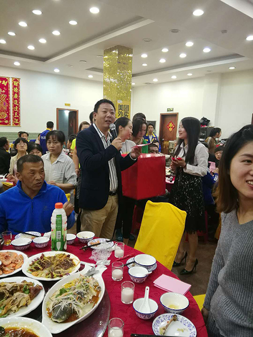 華可路燈羅總講話(huà)