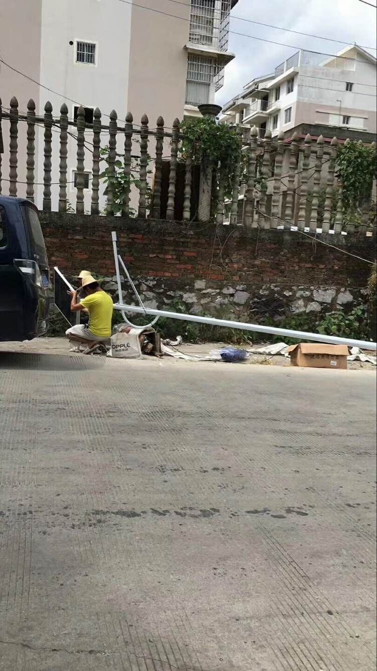 農村led太陽(yáng)能路燈安裝中