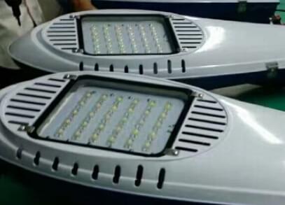 2016年底了，華可路燈團隊為客戶(hù)加班加點(diǎn)趕貨