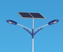 自彎臂太陽(yáng)能路燈廠(chǎng)家價(jià)格表是由什么決定的？