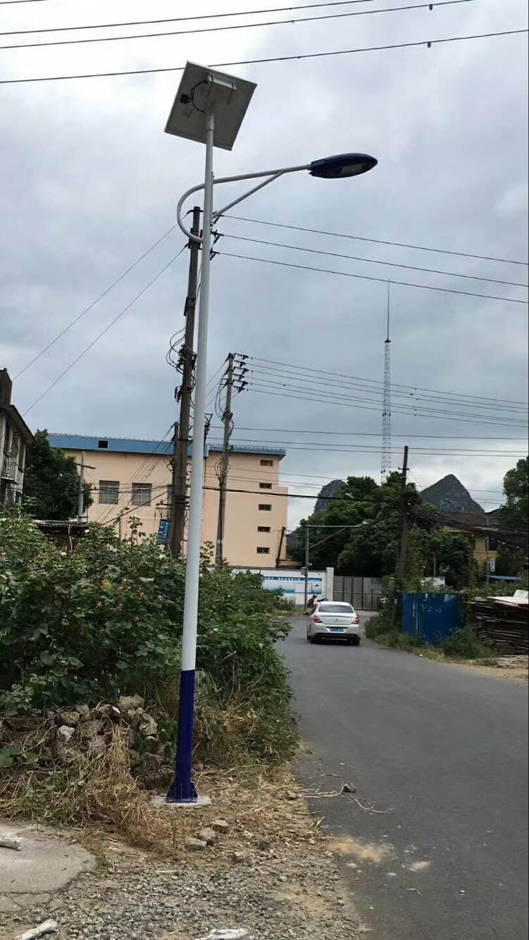 華可工程：廣西周總6米30W農村太陽(yáng)能路燈完畢！
