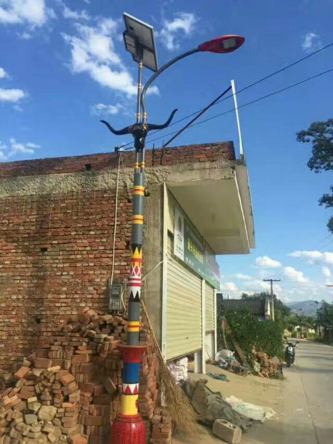 【華可案例】174套6.5米云南新農村太陽(yáng)能路燈安裝好啦！